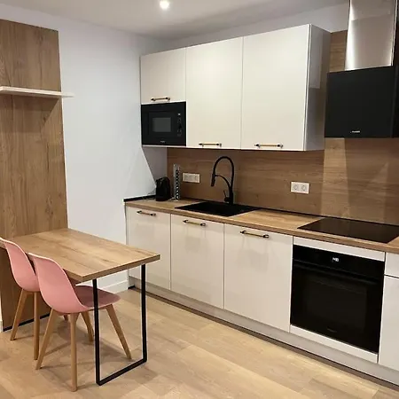 At Pasaje Sancti Spiritus 2 *